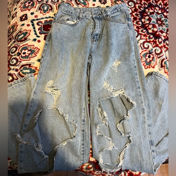 light ripped jeans ! - Picture 2 of 4